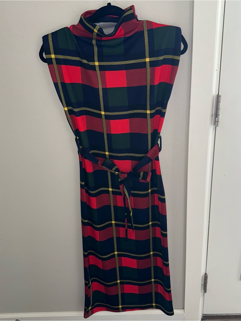 SHEIN Red and Green Plaid Sleeveless Belted Midi Dress